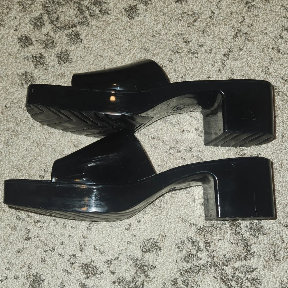 Beach By Matisse Black Jelly Sandals - Picture 2 of 6